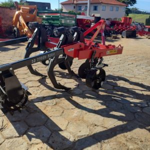 Subsolador 3 hastes discos de corte desarme automático e rolo destoroador marca santa Izabel