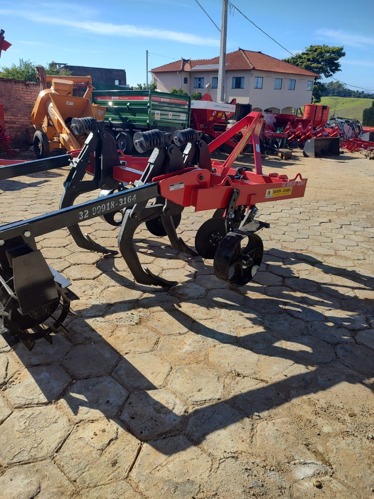 Subsolador 3 hastes discos de corte desarme automático e rolo destoroador marca santa Izabel